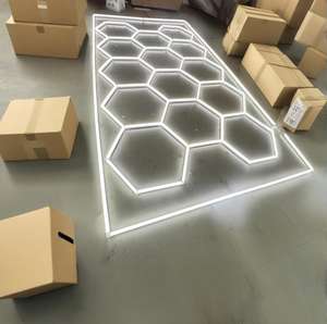 Lumières LED hexagonales en nid d'abeille de qualité commerciale vendues en usine, idéales pour l'éclairage de l'atelier, du <span class=keywords><strong>garage</strong></span> et de l'atelier de réparation automobile. - Product Image 2