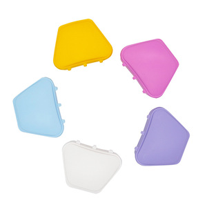 Boîte de rangement dentaire Wuhan Golden Light 98x76x60mm en plastique avec couvercle pour prothèses dentaires et appareils orthodontiques - Product Image 2
