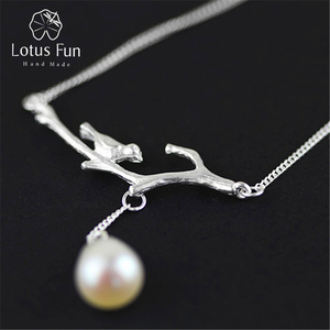 <span class=keywords><strong>Collana</strong></span> <span class=keywords><strong>con</strong></span> Ciondolo a Forma di Uccello in Argento Sterling 925 <span class=keywords><strong>con</strong></span> <span class=keywords><strong>Perla</strong></span> Naturale, Gioiello Artigianale per Donne - Product Image 1