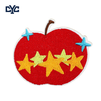 Adorable Patch Brodé en Forme de Cœur de Pomme, Motif Unique de Peau de Pomme Bouclée, Applique Thermocollante Brodée en Forme de Fruit