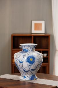 Jarrón de Porcelana Ecológico Hecho a Mano con Diseño Art Deco, Patrón de Flores Azules y Blancas, para Decoración del Hogar - Product Image 2