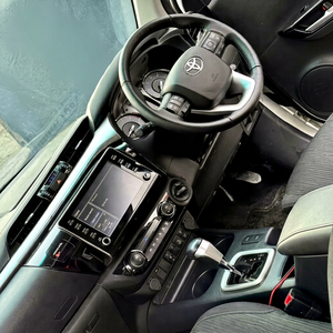 Toyota Hilux 4X4 Pickup, Transmisión Automática, Asientos de Tela Oscura, Volante a la Izquierda, Interior con Pantalla Táctil - Product Image 1