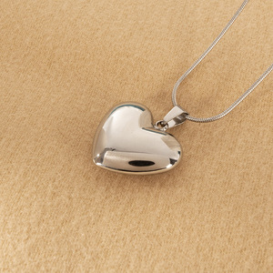Collar de Gargantilla con Colgante de <span class=keywords><strong>Corazón</strong></span> de Moda Impermeable, Cadena de Clavícula Chapada en Oro de Acero Inoxidable, Idea de Regalo de Joyería para Mujer - Product Image 1