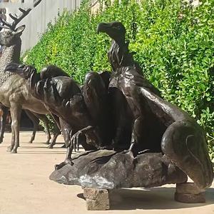 Statue de faucon en bronze grandeur nature, sculpture extérieure, grande œuvre <span class=keywords><strong>d</strong></span>'art de jardin, statue <span class=keywords><strong>d</strong></span>'oiseau de proie en métal, <span class=keywords><strong>d</strong></span>écoration de patio extérieur - Product Image 2