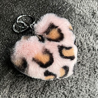 Porte-clés motif léopard en forme de cœur Pom Pom Porte-clés boule de fourrure moelleuse avec pompon Porte-clés cœur moelleux en fausse fourrure