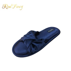 Zapatillas planas de satén personalizadas con punta abierta para mujer, alta calidad - Product Image 5