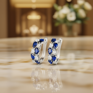 Elegantes Pendientes de Aro de Plata 925 con Zafiro Azul y Diamantes Redondos en Engaste de Garra, Joyería Clásica para Bodas de Mujer - Product Image 2
