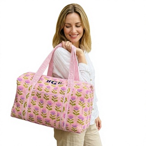 Sac de voyage matelassé décoratif en coton brodé, fait main, imprimé floral, grand sac de sport et de week-end à bandoulière - Product Image 1