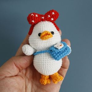 Llavero de patos con lazos de ganchillo, muñeco de punto hecho a mano, llavero de animal suave, colgante de moda para bolsos de mujer, decoración de joyería - Product Image 2