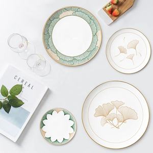 Vente flash - Services de table en porcelaine fine de luxe, élégantes assiettes de présentation à bord doré avec motif rond, décorations de table de mariage - Product Image 3