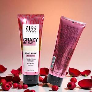 Loción perfumada Kiss My Body Bright & Shine Crazy In Love 226g. Disfruta del aroma que cautiva a quienes te rodean. - Product Image 5