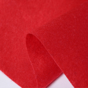 Bon marché Prix tissé perforé événement scène étage mariage passerelle allée coureur exposition tapis rouleau extérieur plaine rouge tapis - Product Image 6