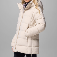 Veste d'hiver matelassée pour femme en tricot de haute qualité personnalisée avec rivets imperméables et rembourrage en polyester pour garder au chaud