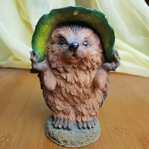 Figura de Erizo de Resina Personalizada <span class=keywords><strong>con</strong></span> Hoja en <span class=keywords><strong>la</strong></span> Cabeza, Molde de Animal Artístico Pintado a Mano, Regalo Personalizado para Amantes de las Plantas - Product Image 1