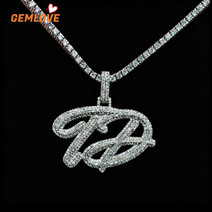 Colgante de letra en caligrafía rizada, hecho a mano, con diamantes naturales y oro de 18K, para conjunto de joyería con cadena cubana. - Product Image 1