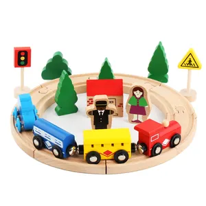 高品质32pcs木制火车套装，带木制火车和汽车，优秀的木制城市轨道交通儿童益智玩具