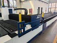 Machine de découpe laser à fibre de type portique pour métaux, Cypcut HIWIN 3 axes, accélération 1G, 120 m/min, précision 0,05 mm, table de travail séparée