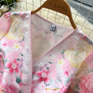 Robe florale à manches courtes, col en V profond, coupe trapèze, taille cintrée, garantie qualité, style vacances - Product Image 4