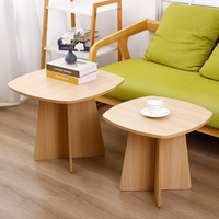 Ensemble de tables basses gigognes en bois, 2 plateaux carrés arrondis, base croisée, design moderne et minimaliste durable pour la décoration du salon et de la chambre