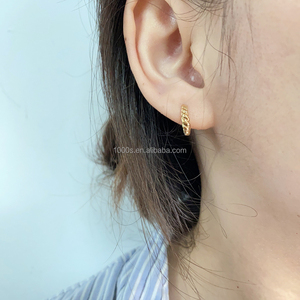 <span class=keywords><strong>Boucles</strong></span> <span class=keywords><strong>d</strong></span>'<span class=keywords><strong>oreilles</strong></span> <span class=keywords><strong>créoles</strong></span> <span class=keywords><strong>petites</strong></span> en or jaune véritable 9 carats pour femme, bijoux en or massif 9 carats, vente en gros - Product Image 4