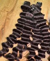 Extensions de cheveux humains bruts vague indienne bouclés cambodgiens naturels ondulés vietnamiens birmans bouclés paquets de cheveux bruts vente en gros