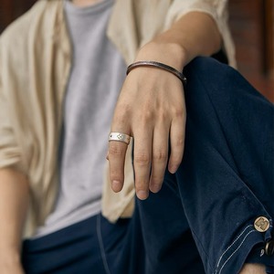 Bague croix en <span class=keywords><strong>or</strong></span> à texture martelée plaquée <span class=keywords><strong>argent</strong></span> sterling de créateur Bague croix religieuse à index unique pour homme - Product Image 5