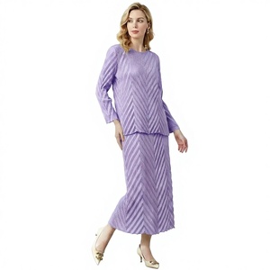 Ensemble deux pièces plissé élégant <span class=keywords><strong>et</strong></span> formel Miyake 2026, nouvelle collection été, couleur unie, <span class=keywords><strong>haut</strong></span> à manches trois-quarts <span class=keywords><strong>et</strong></span> <span class=keywords><strong>jupe</strong></span> longue pour femme - Product Image 1