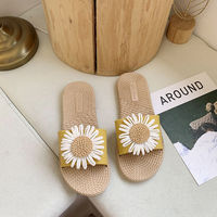 2025 fleur Style femmes chaussures nouvelle mode été dame pantoufles marguerite décoratif plat fond souple plage pantoufles pour les femmes
