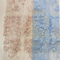 Nouveauté : Tissu en maille florale 3D brodé à la main avec des paillettes, des perles et des perles bugle, rose et bleu