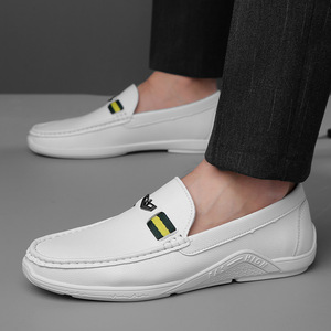 Mocasines blancos de verano para hombre, con punta redonda, transpirables, con suela de goma, informales, tipo náuticos, fáciles de poner. - Product Image 2
