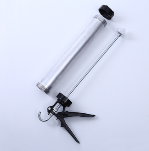 Pistolet à <span class=keywords><strong>saucisse</strong></span> et à calfeutrer manuel en aluminium à baril unique de 600ml de force industrielle avec <span class=keywords><strong>piston</strong></span> à tige lisse polyvalent - Product Image 5