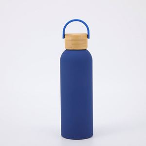 Termo Deportivo Portátil de Acero Inoxidable, Botella de Agua con Aislamiento al Vacío, Recubrimiento de Goma, Asa y Tapa de Bambú - Product Image 2