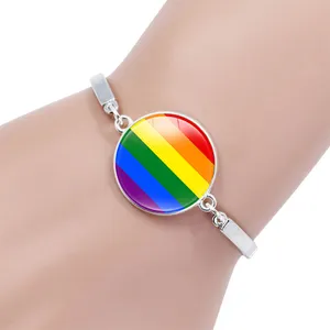 Produsen LGBTQ Gelang Liontin Desain Bendera Pelangi Kebanggaan Gay Liontin Kaca Cabochon LGBT Love Is Love Wins More Love Less Hate Bangle Gelang