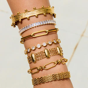 अनुकूलन योग्य 18k सोने की प्लेटेड स्टेनलेस स्टील चेन ब्रेसलेट के साथ आकर्षक 18k गोल्ड प्लेटेड स्टेनलेस स्टील चेन ब्रेसलेट - Product Image 2