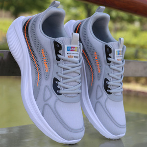 Nuevos zapatos para hombre, ligeros, con suela blanda antideslizante, transpirables, versátiles, con parte superior de malla, estilo casual deportivo para caminar. - Product Image 5