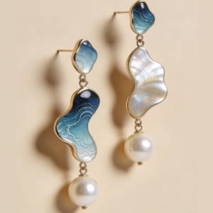 Zenjoys [Hong Kong International Jewellery Show] Pendientes asimétricos de perlas esmaltadas inspirados en el océano, con nácar - Product Image 2