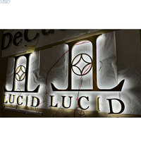 Lettres lumineuses LED rétroéclairées en or brossé blanc chaud pour enseignes extérieures pour la décoration des entreprises et des hôpitaux
