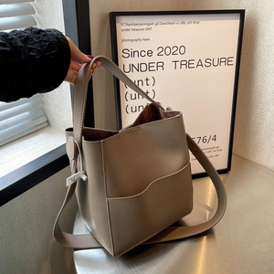 Nuevo Bolso de Hombro Tipo Cubo de Cuero Genuino de Gran Capacidad, Moderno, para Mujer, para Primavera/Verano - Product Image 1