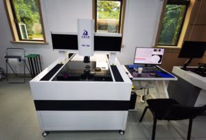 Machine de mesure optique visuelle CNC de haute précision Système de mesure vidéo à portique avec tension 220V Garantie 1 an - Product Image 4