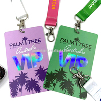 Design CMYK PVC-Plastik VIP-Ausstellungs-Ausweiskarten mit individuell gestalteten Schlüsselbändern für Veranstaltungen