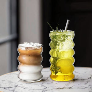 Venta al por mayor de bonitas tazas de agua de vidrio reutilizables con alto contenido de boro y sílice, botellas de café y jugo de vidrio resistentes al calor con pajitas - Product Image 2