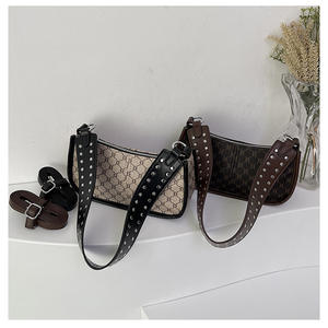 กระเป๋าถือสุดหรูสำหรับสุภาพสตรีปี 2025 จาก REP Fashion รุ่น Luxury Louis พร้อมชุดกระเป๋าตกแต่งมุก มีหูหิ้วสองข้างและซิป - Product Image 5