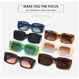 Gafas de Sol Unisex UV400 de Moda, Montura Cuadrada Dorada/Negra, Ligeras, con Protección UV del 100%, Lentes de PC - Product Image 4