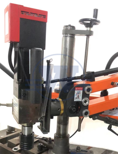 Máquina automática de perforación magnética y roscado en caliente para caucho, la más reciente con servomotor - Product Image 6