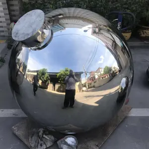 La chine fournit une grande sphère de fontaine d'eau en acier inoxydable poli miroir pour le jardin