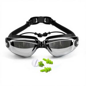 Gafas de Natación para Adultos Antivaho de Silicona con Lentes de PC Modelo 7200 Tapones para los Oídos y Pinza Nasal - Product Image 1