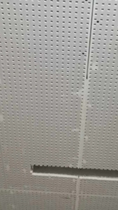 Soffitto in gesso forato acustico senza cuciture con foro rotondo da 12mm <span class=keywords><strong>cartongesso</strong></span> con caratteristiche comuni decorazione del progetto scolastico - Product Image 5