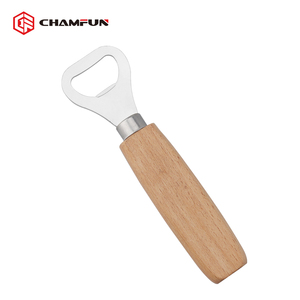 Bouteille de bière avec manche en bois antique ouverte - Product Image 1