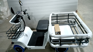 Scooter électrique puissant à 4 roues <span class=keywords><strong>avec</strong></span> moteur à engrenages 250W, <span class=keywords><strong>porte</strong></span>-bagages extensible, maniabilité facile, véhicule adapté aux espaces étroits - Product Image 4