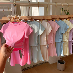 Set Estivo per Bambine con Maniche Corte e Coulisse Laterale, Pantaloni Capri in Cotone, Completo 2 Pezzi, Abbigliamento Casual per Bambine e Neonate, Vendita all'Ingrosso - Product Image 2